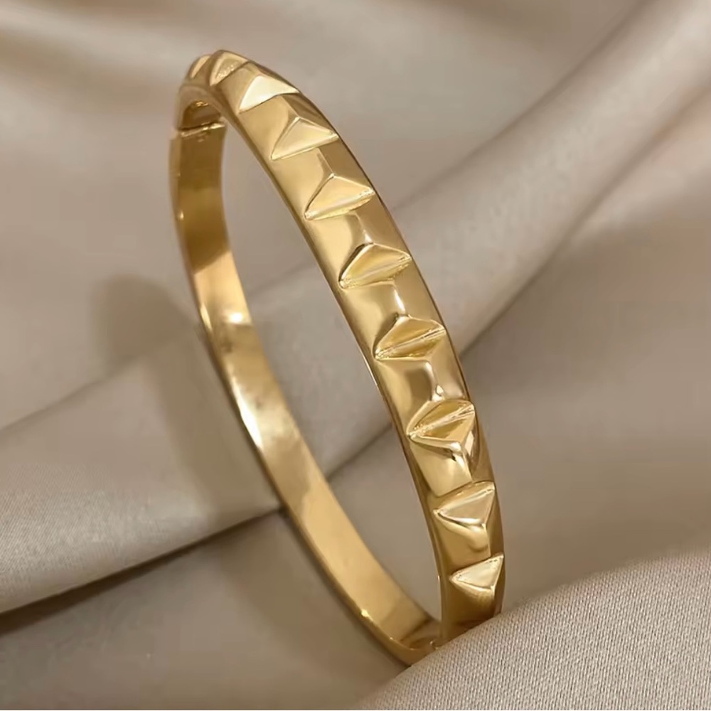 18k Yellow Gold Plated Stainless Steel Studded Hidden Clasp Bangle Bracelet